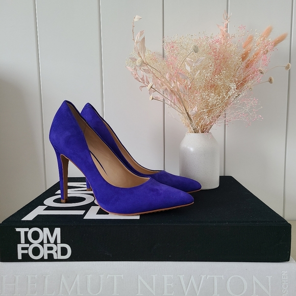 Vince Camuto suede pumps - Picture 9 of 9